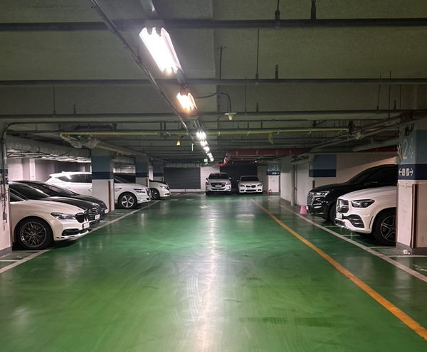 실제 주차장 전경입니다